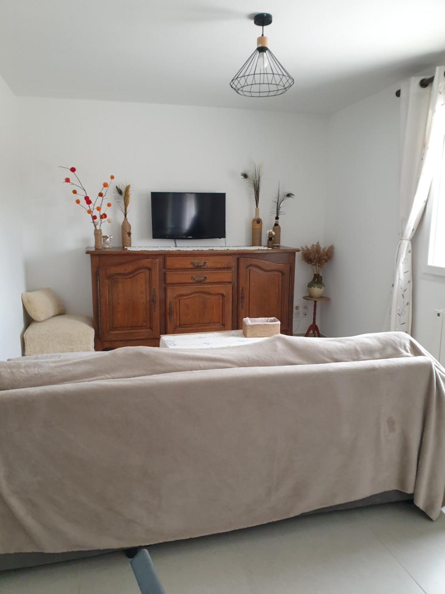 Gite Les Trois Abeilles Besignan Exterior photo
