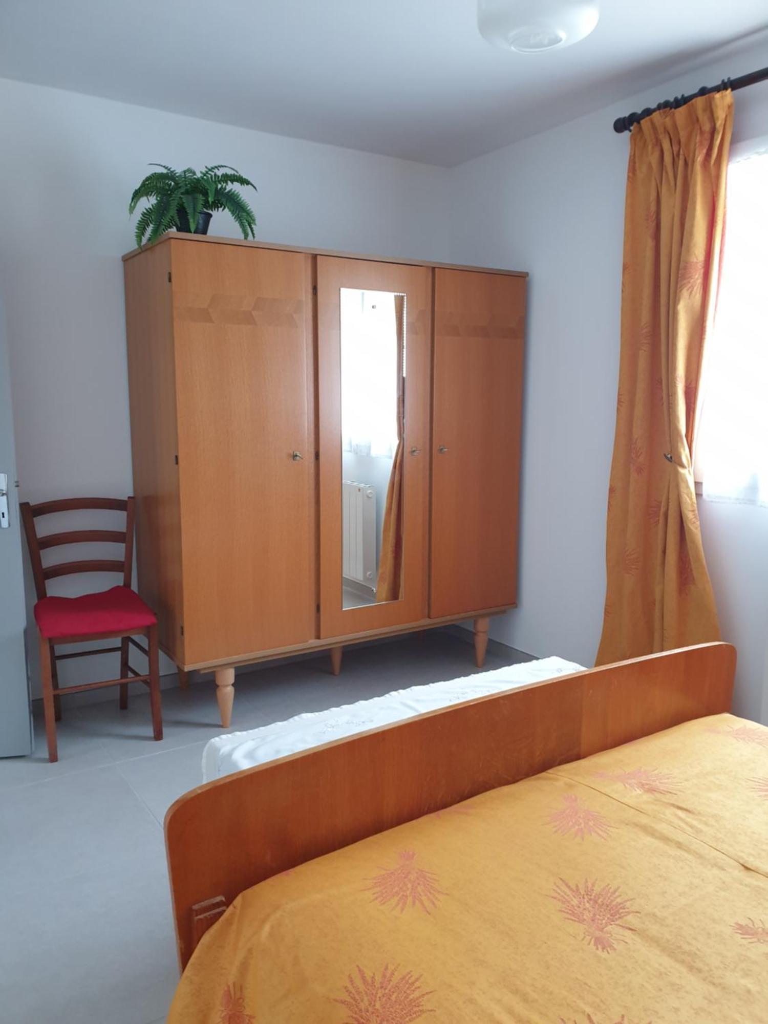 Gite Les Trois Abeilles Besignan Room photo