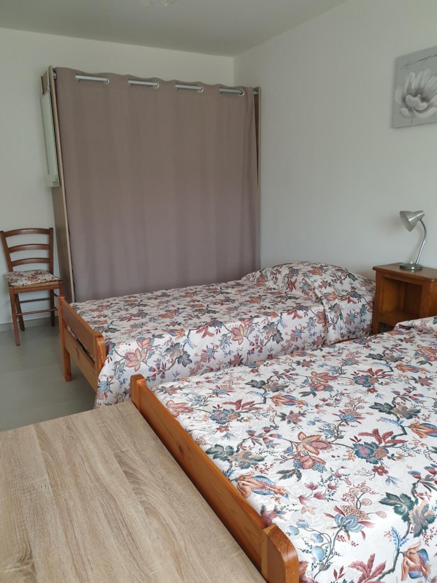 Gite Les Trois Abeilles Besignan Room photo
