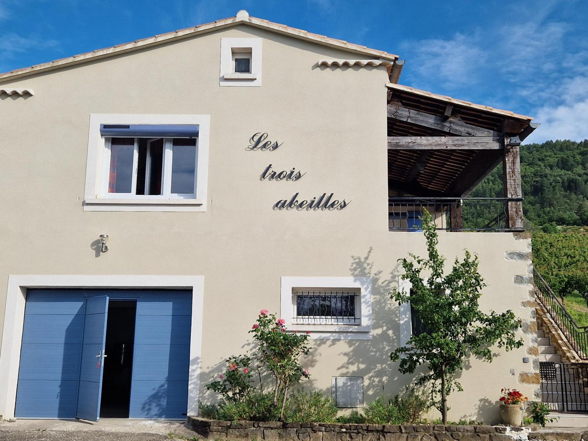 Gite Les Trois Abeilles Besignan Exterior photo